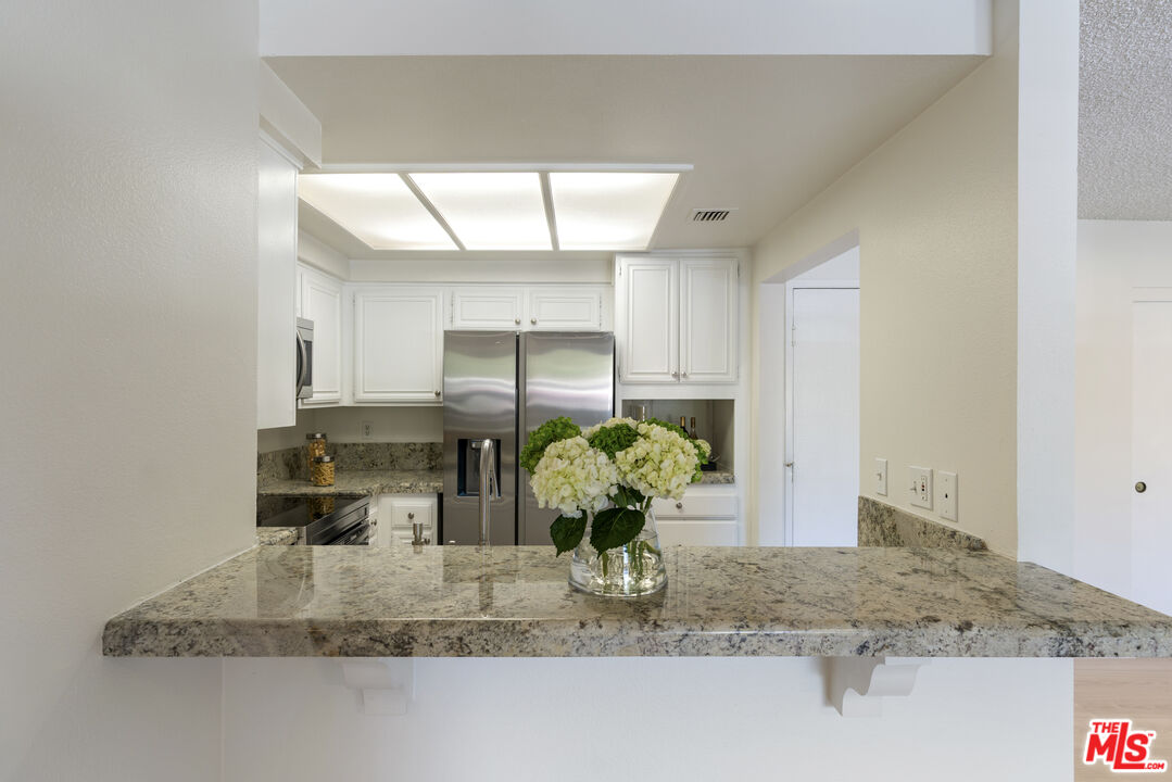 21500 Califa St Unit: 100