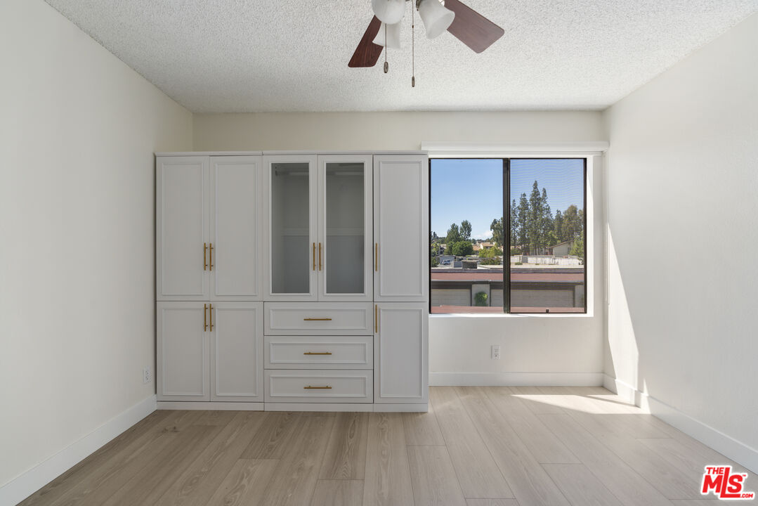 21500 Califa St Unit: 100
