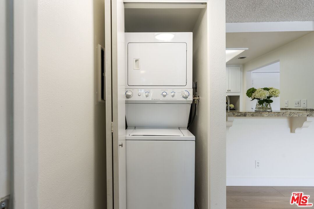 21500 Califa St Unit: 100