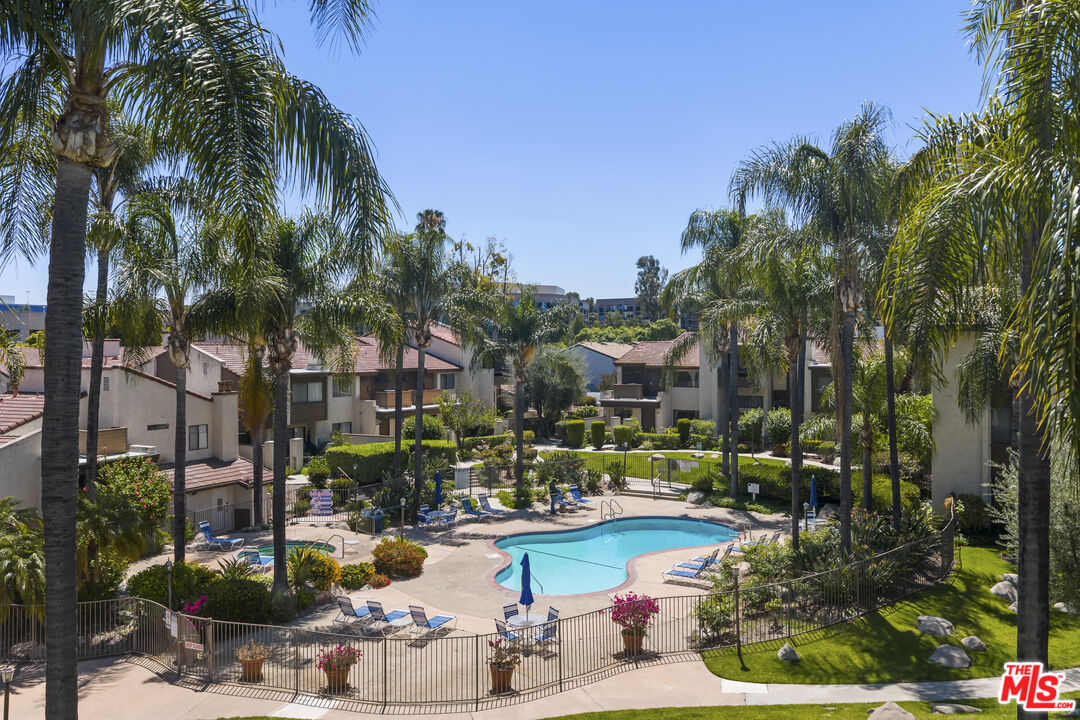 21500 Califa St Unit: 100