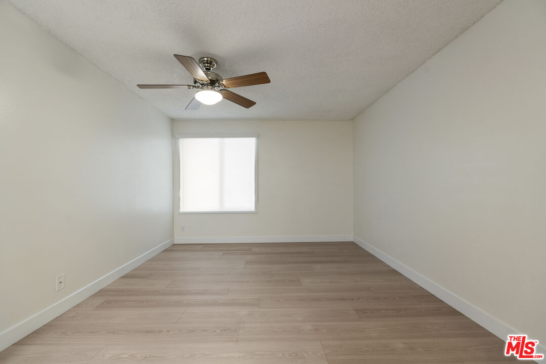 21500 Califa St Unit: 100