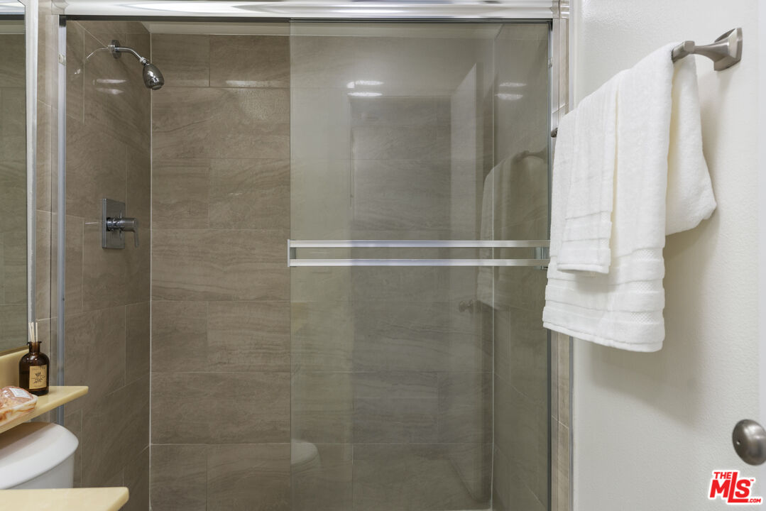 21500 Califa St Unit: 100