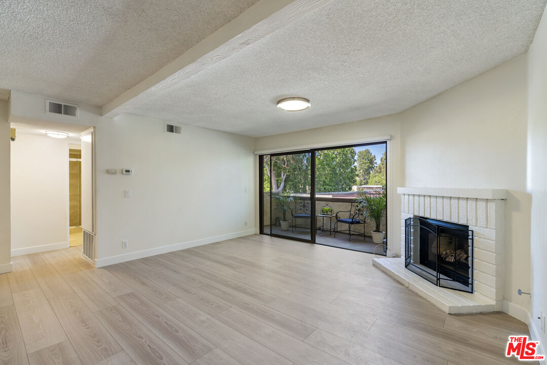 21500 Califa St Unit: 100
