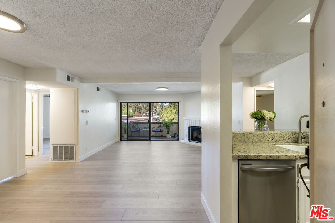 21500 Califa St Unit: 100