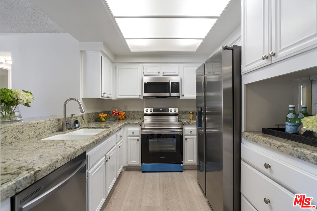 21500 Califa St Unit: 100
