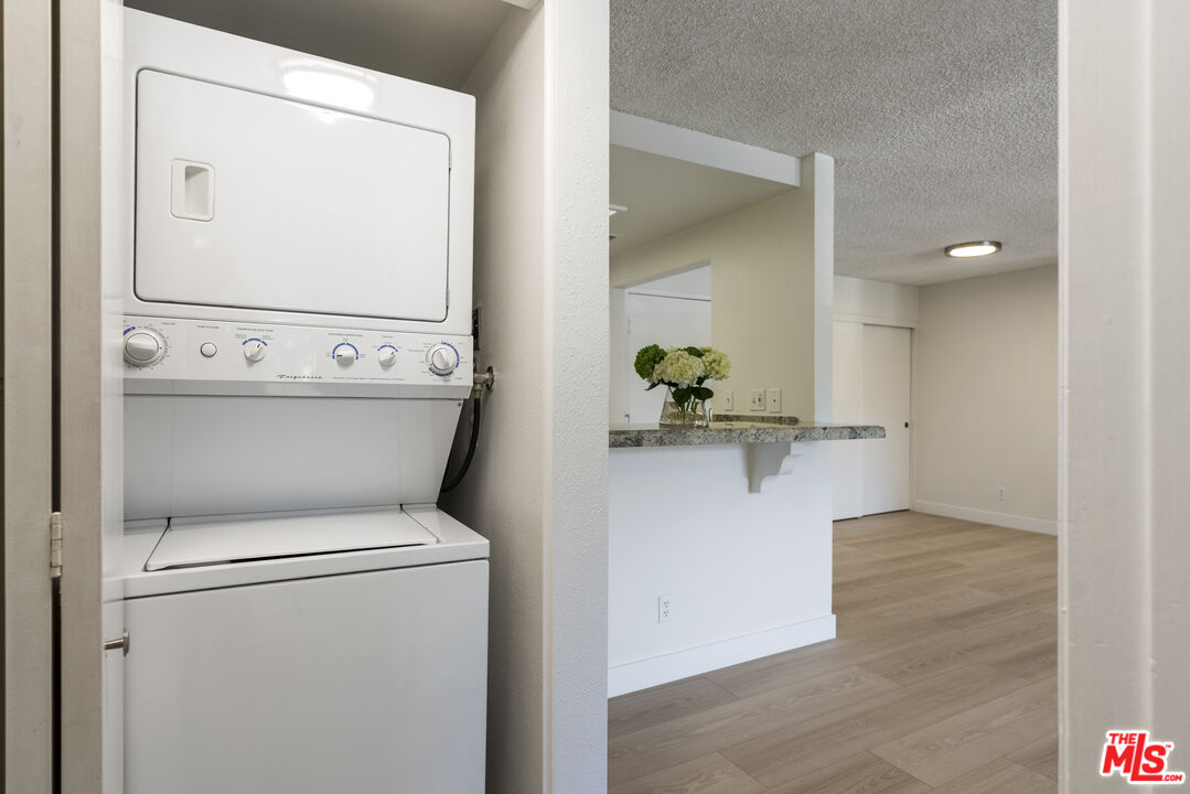 21500 Califa St Unit: 100