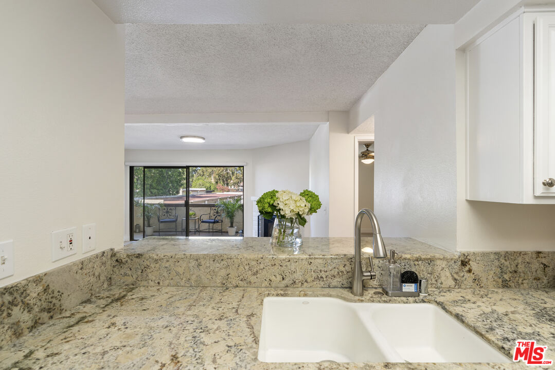 21500 Califa St Unit: 100