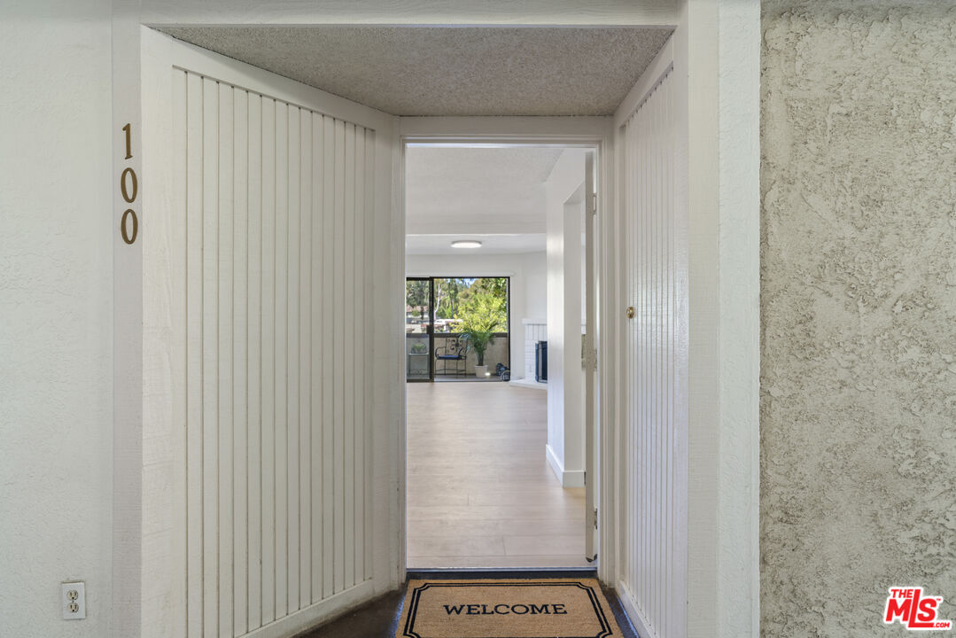21500 Califa St Unit: 100