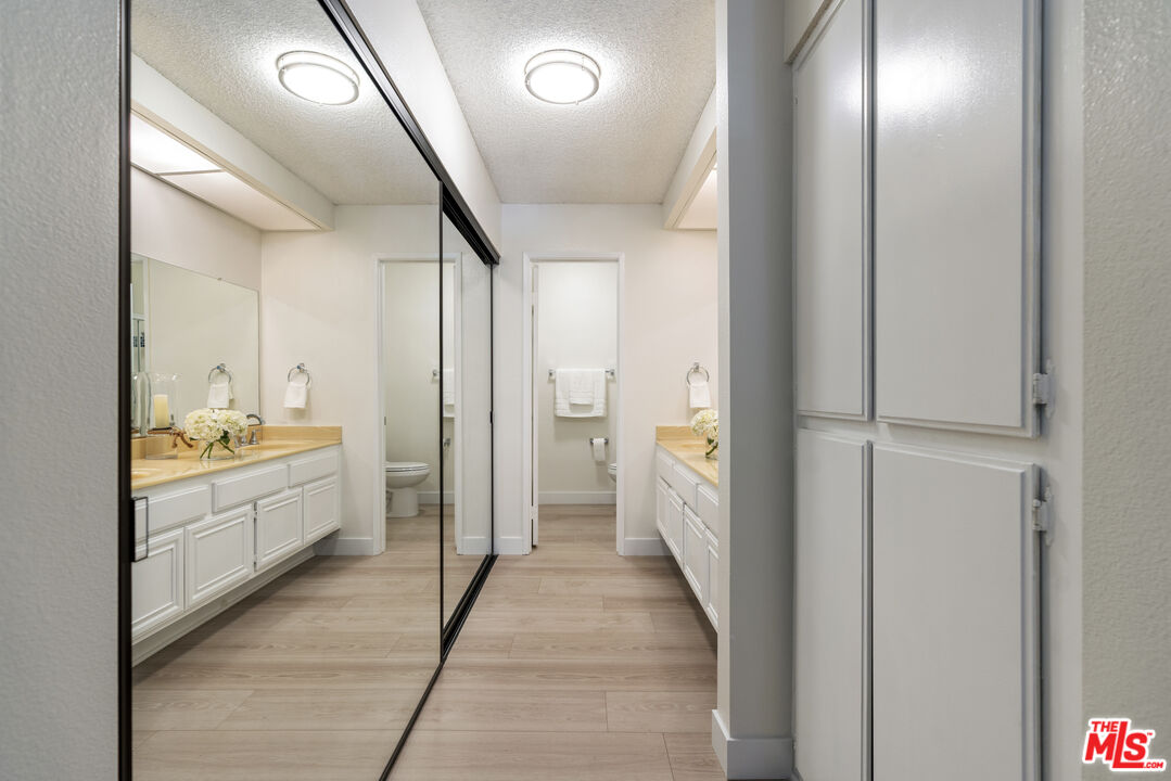 21500 Califa St Unit: 100