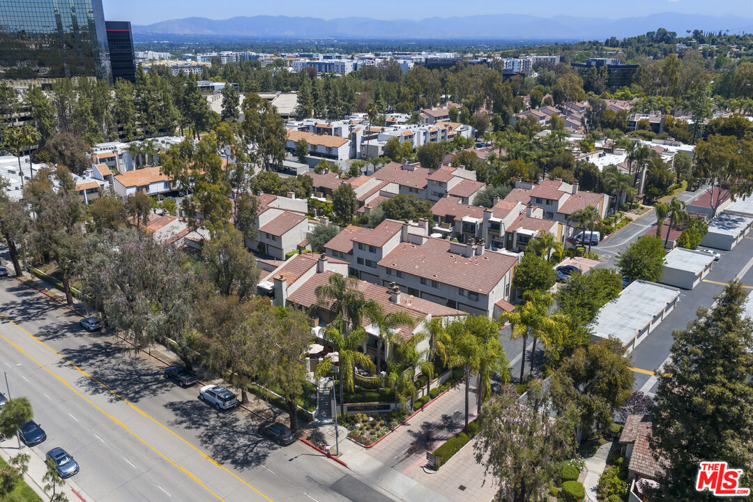 21500 Califa St Unit: 100