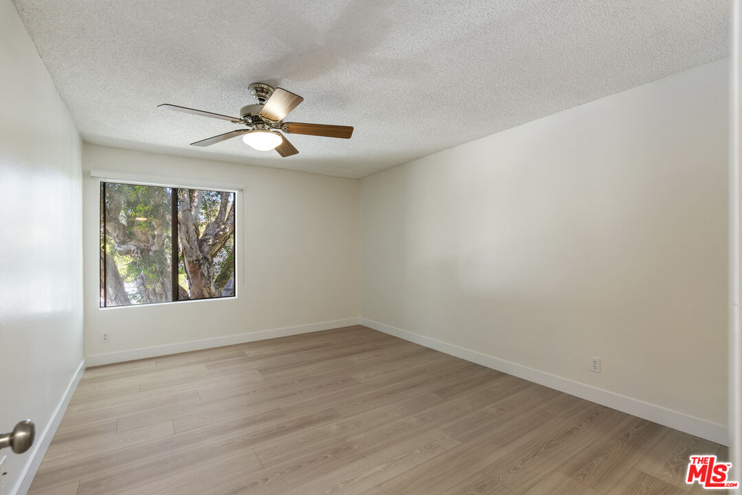 21500 Califa St Unit: 100