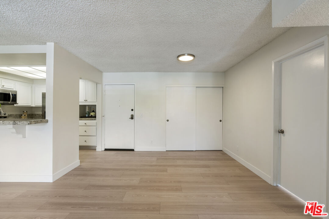 21500 Califa St Unit: 100