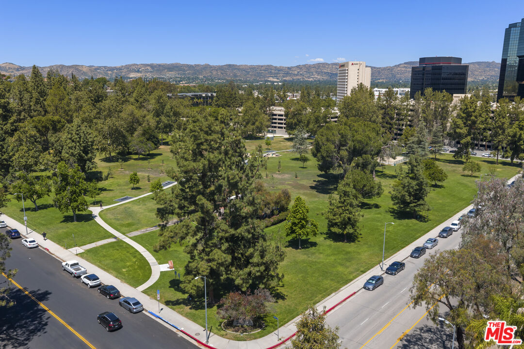 21500 Califa St Unit: 100