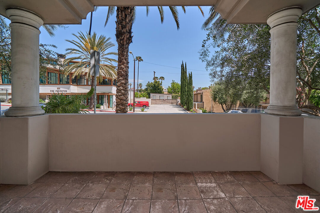 851 N San Vicente Blvd Unit: 102