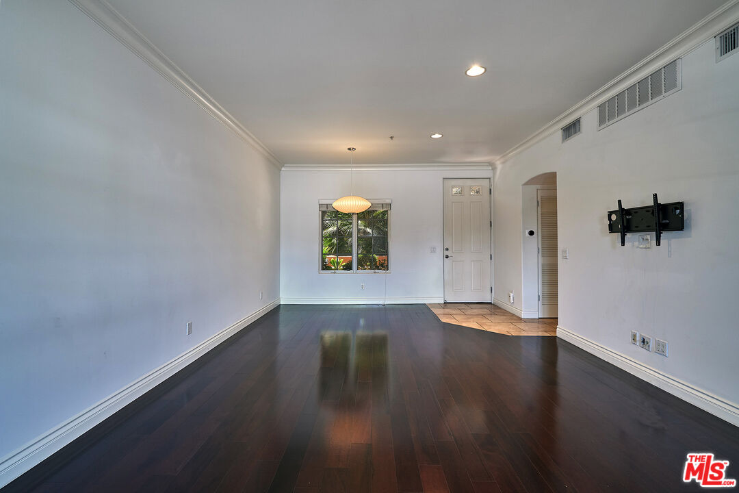 851 N San Vicente Blvd Unit: 102
