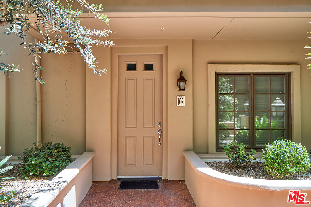 851 N San Vicente Blvd Unit: 102