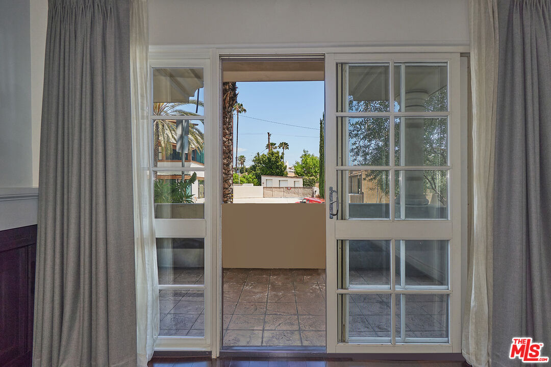 851 N San Vicente Blvd Unit: 102