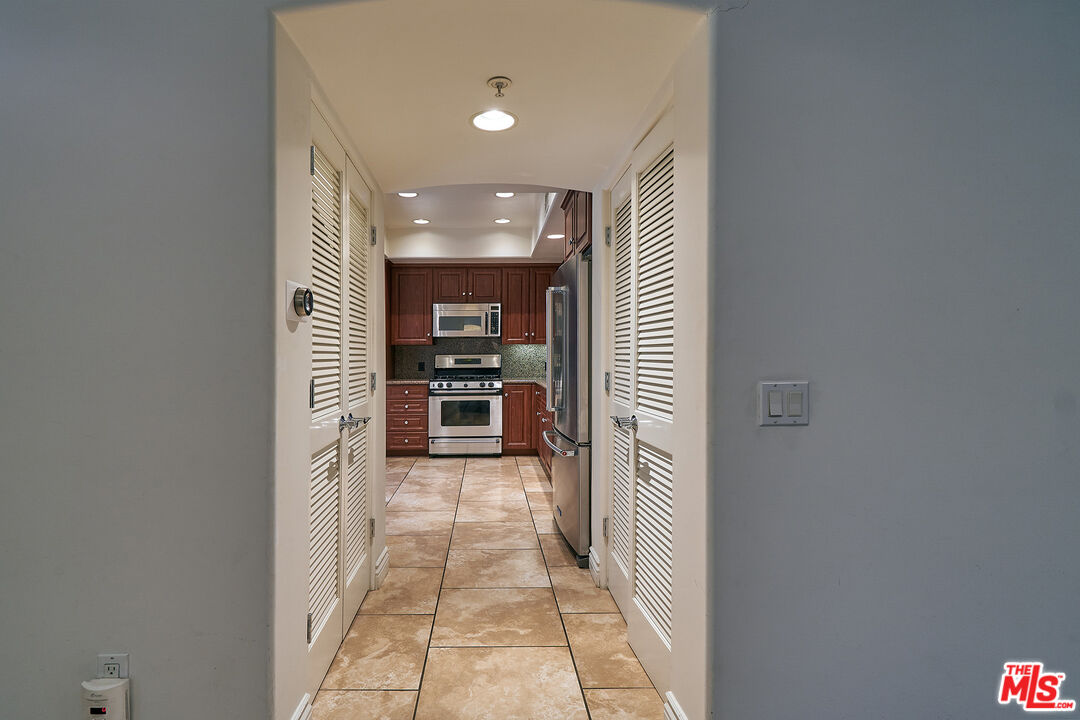851 N San Vicente Blvd Unit: 102