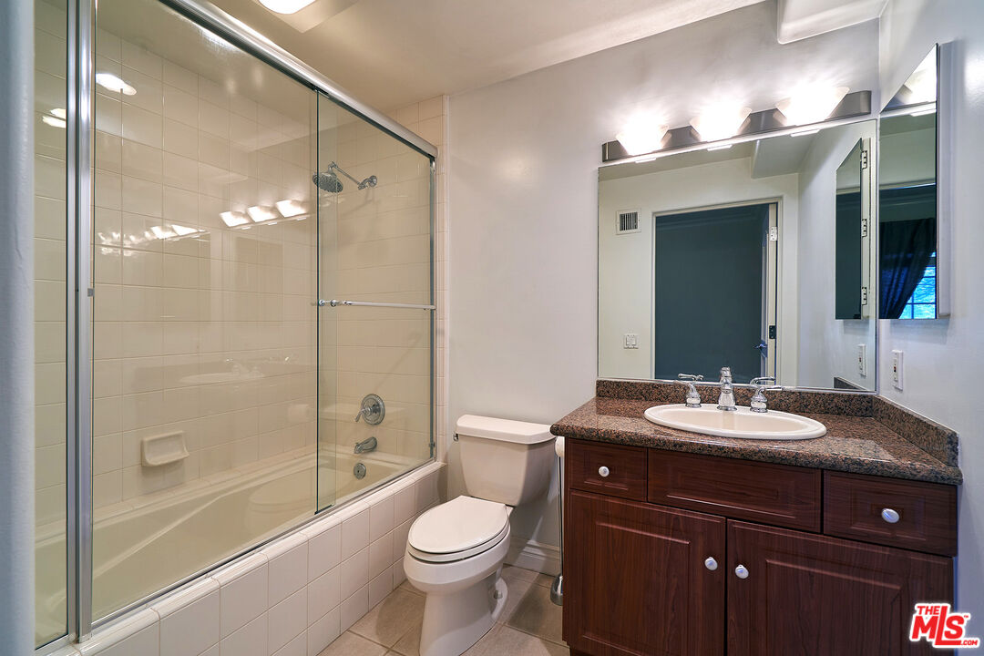 851 N San Vicente Blvd Unit: 102