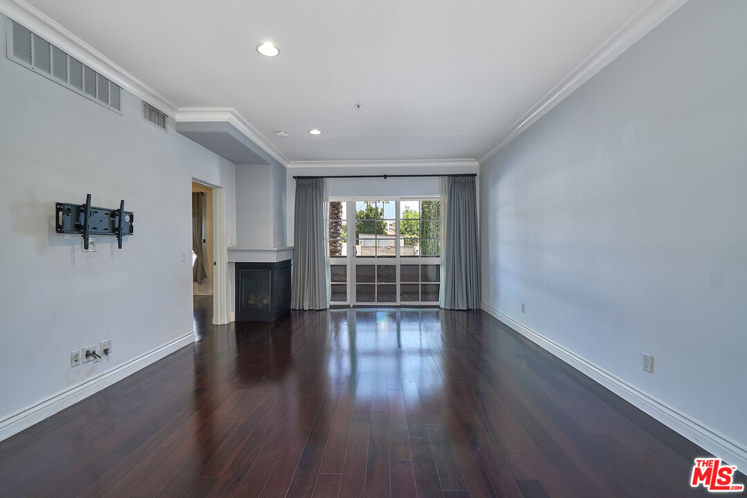 851 N San Vicente Blvd Unit: 102
