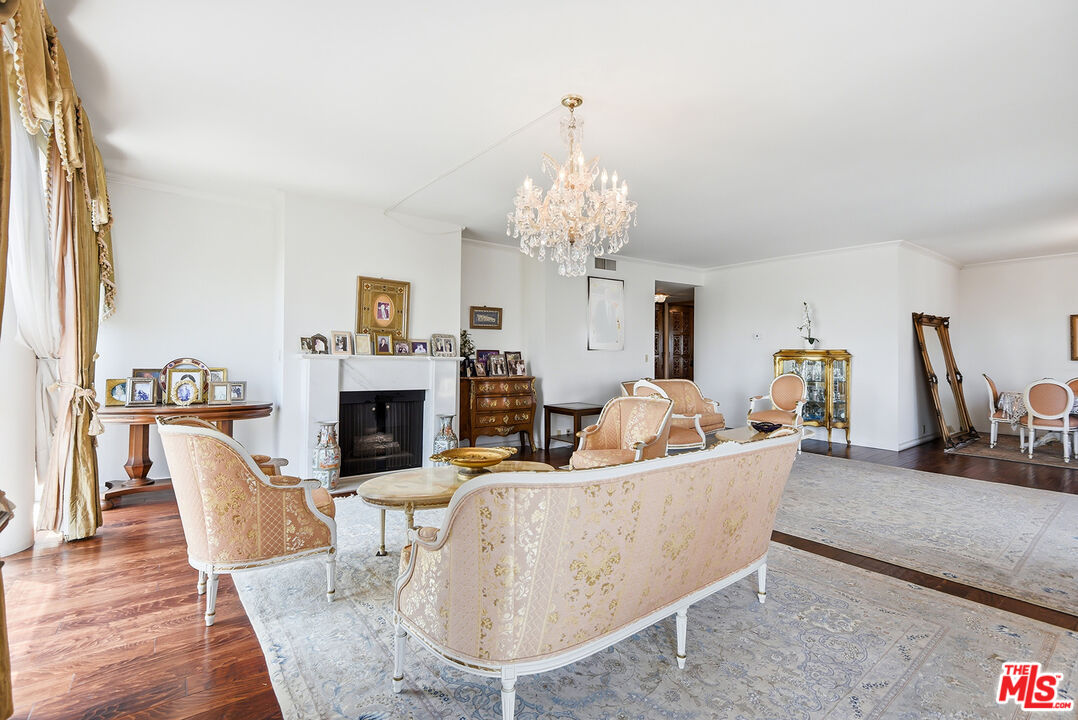 318 N Maple Dr Unit: 506