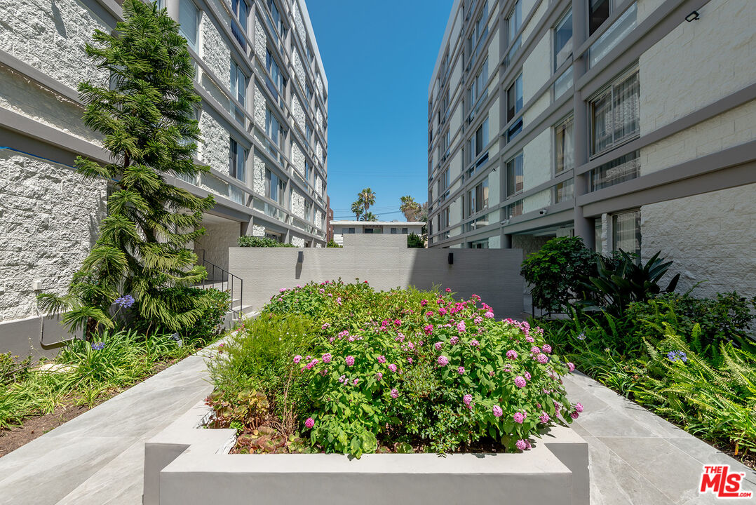318 N Maple Dr Unit: 506