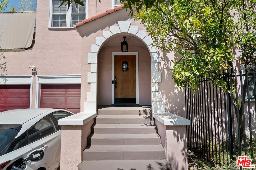 1107 S Citrus Ave