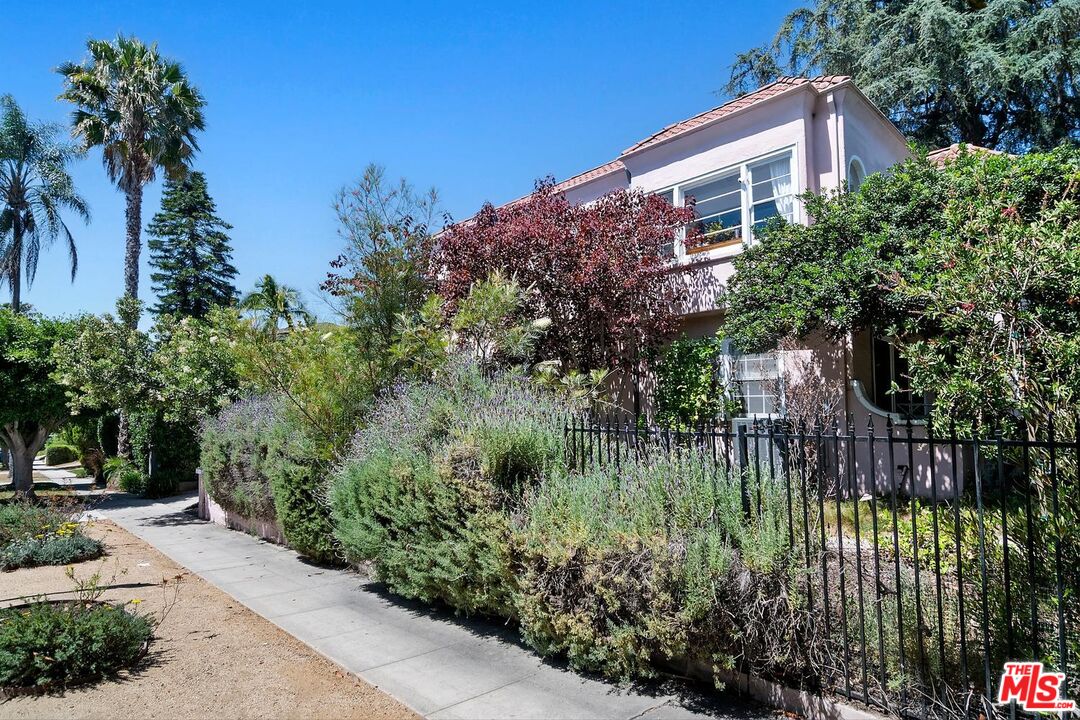 1107 S Citrus Ave