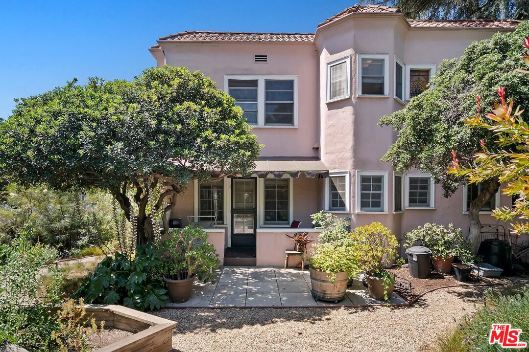 1107 S Citrus Ave