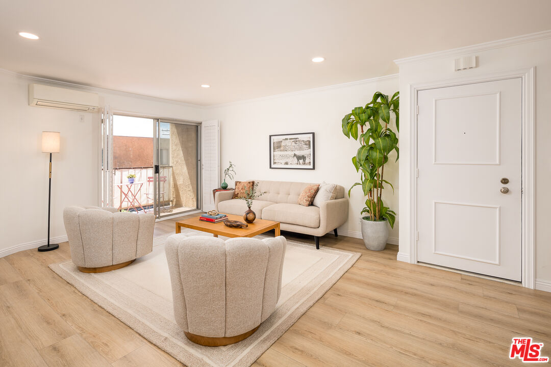 365 Burchett St Unit: 312