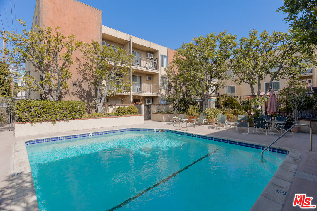 365 Burchett St Unit: 312