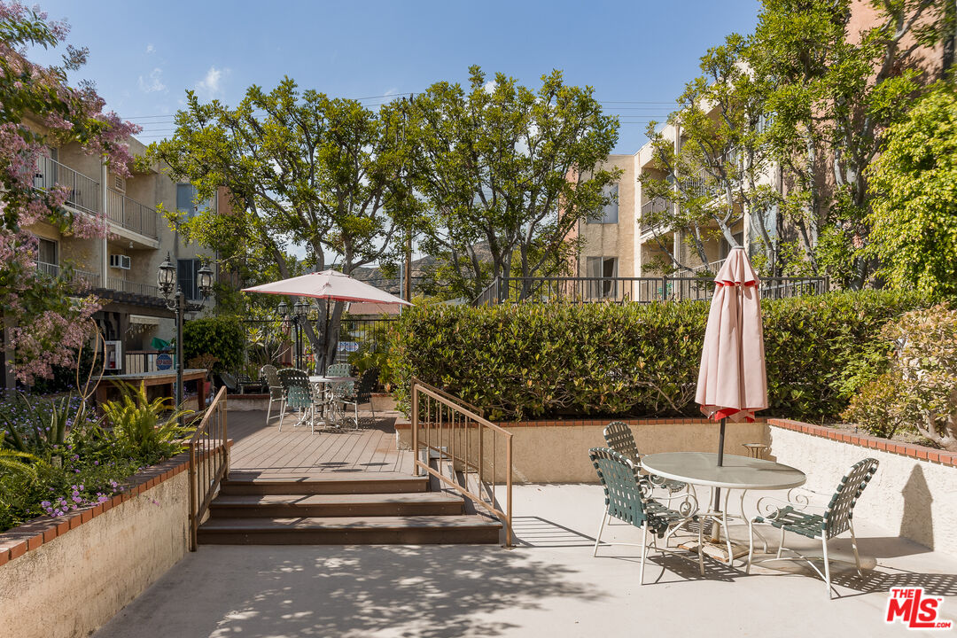 365 Burchett St Unit: 312