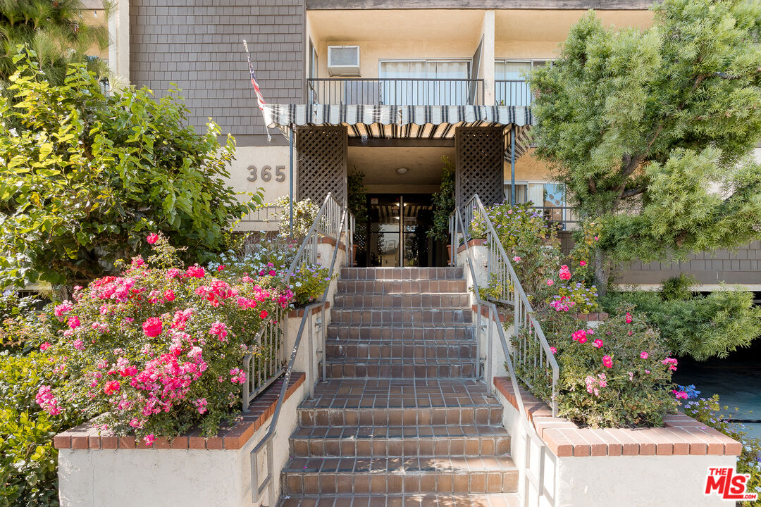 365 Burchett St Unit: 312