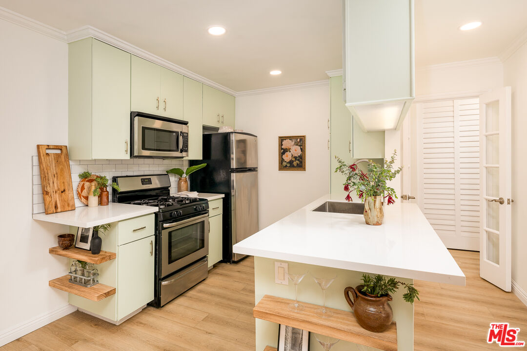 365 Burchett St Unit: 312