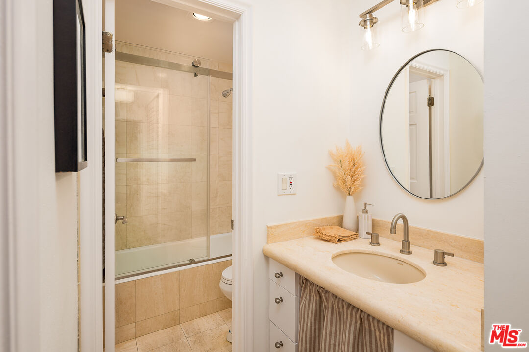 365 Burchett St Unit: 312