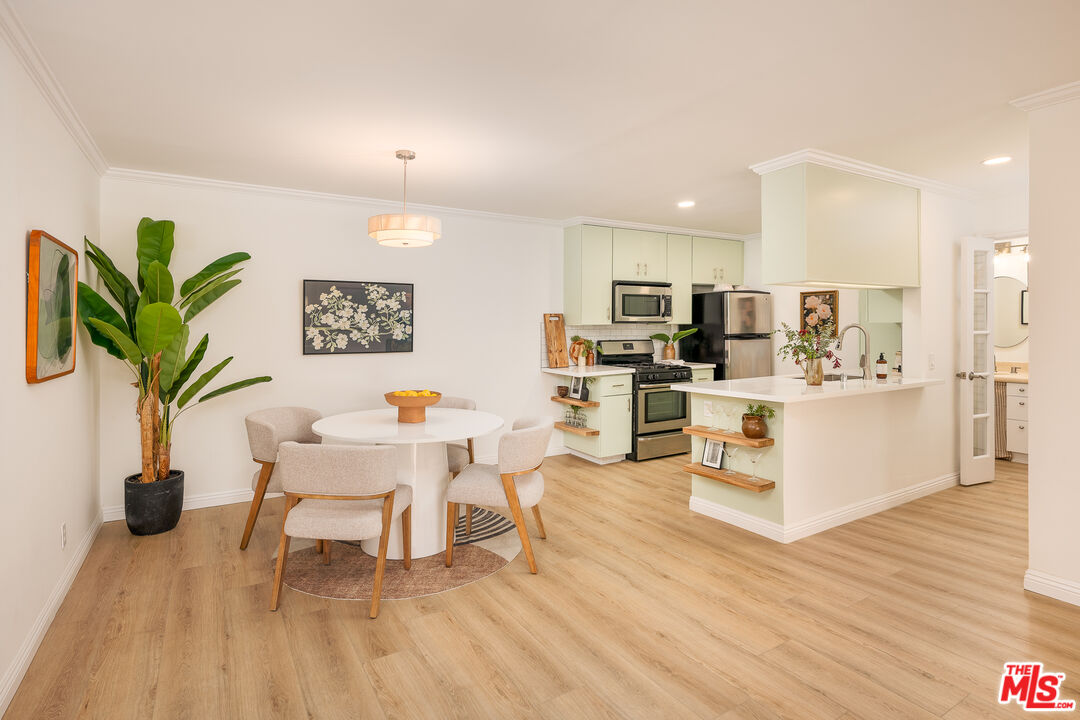 365 Burchett St Unit: 312