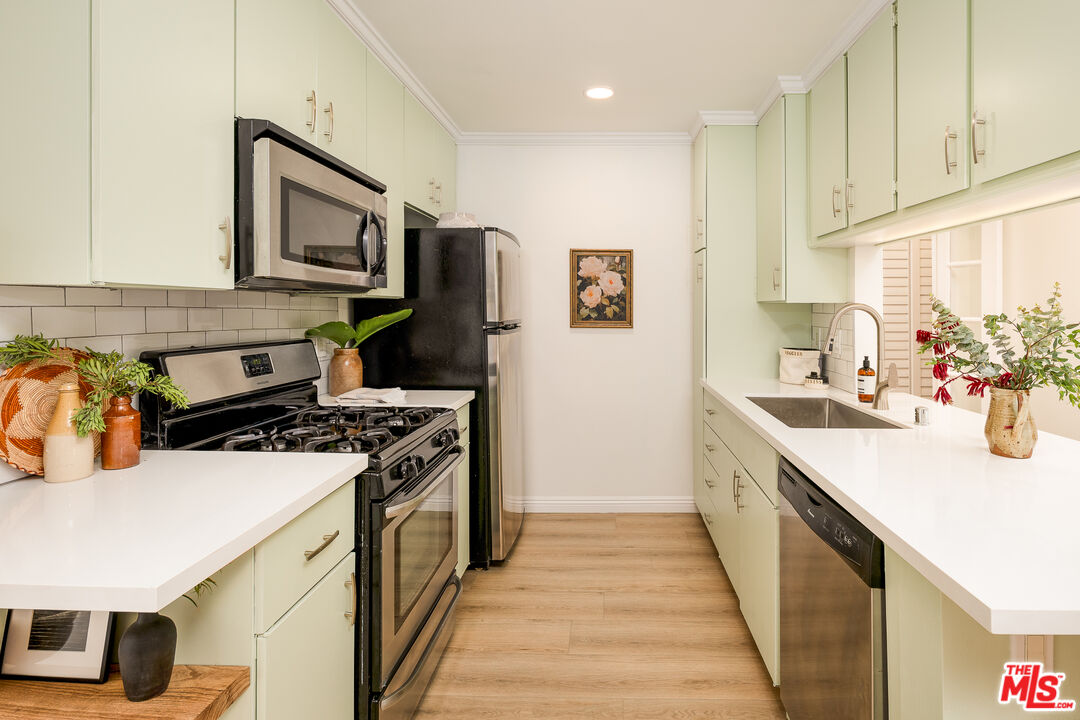 365 Burchett St Unit: 312
