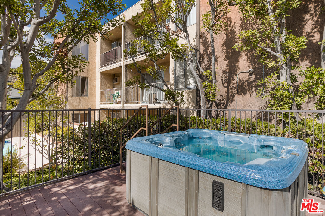 365 Burchett St Unit: 312