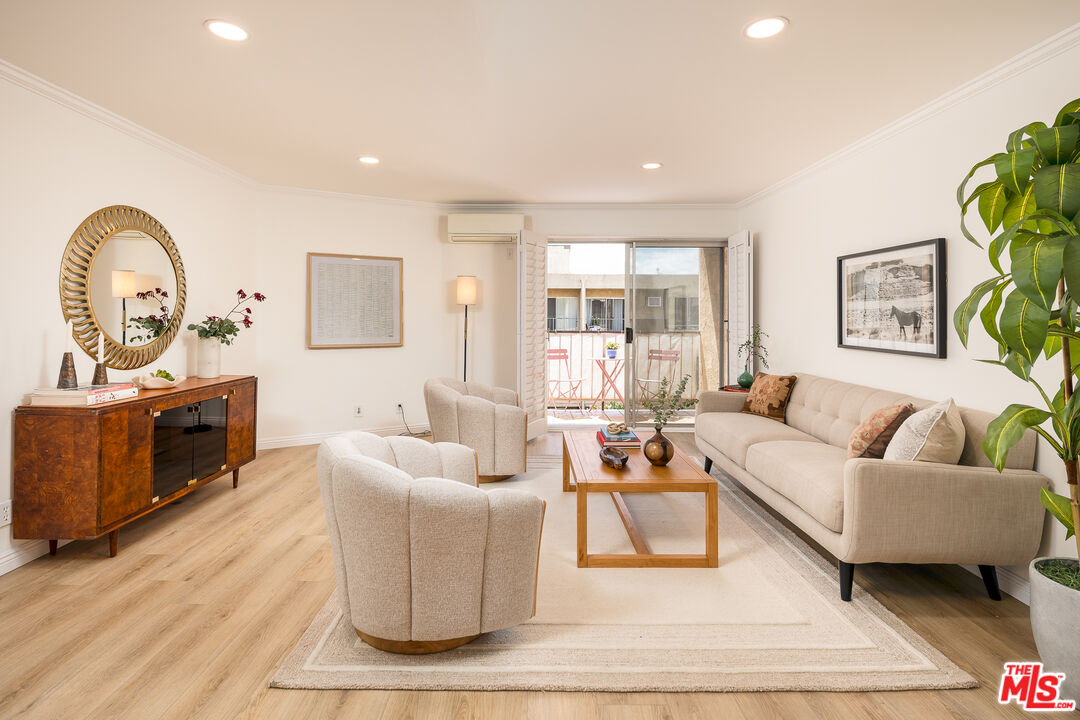 365 Burchett St Unit: 312