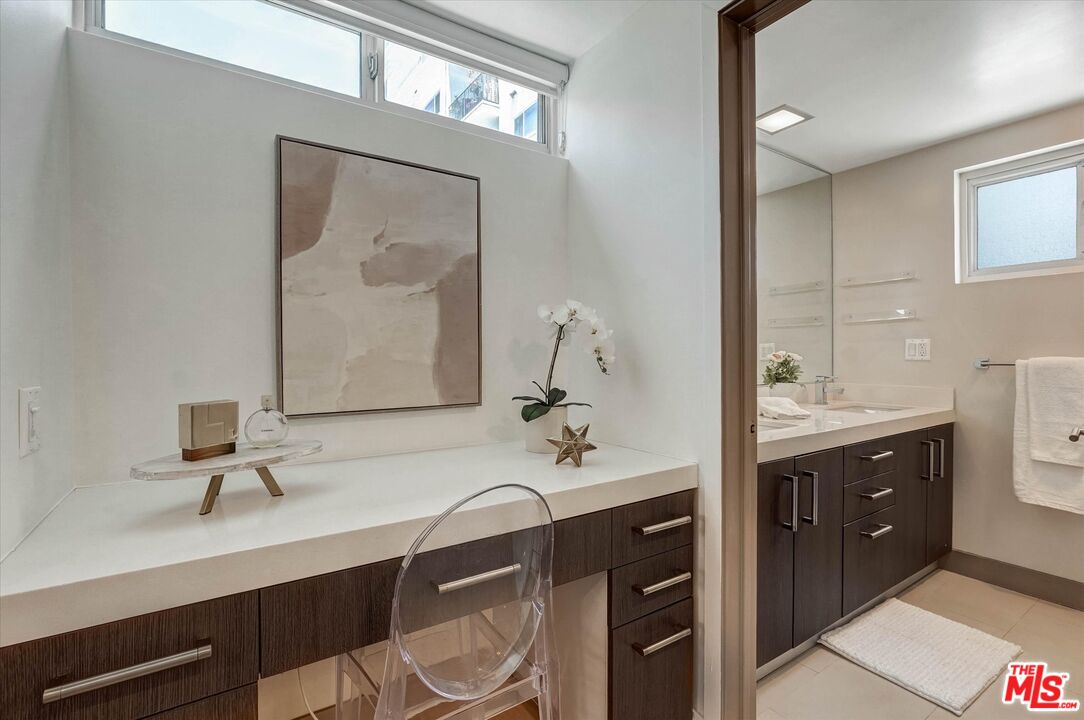 11657 Chenault St Unit: 202