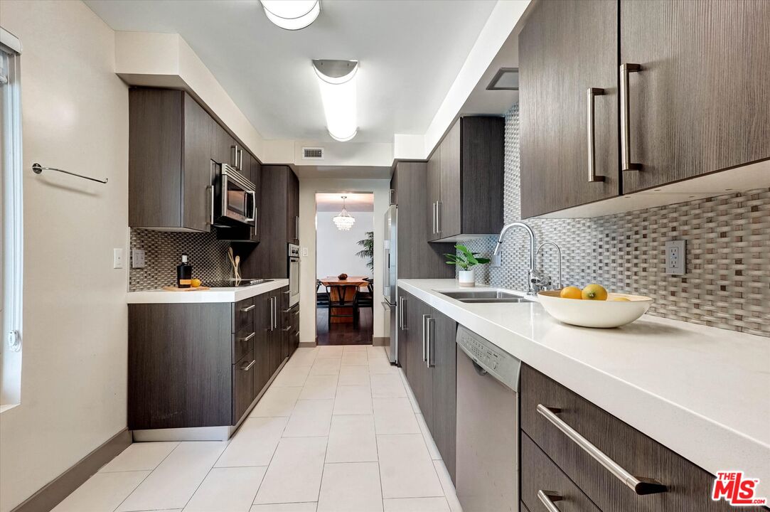 11657 Chenault St Unit: 202