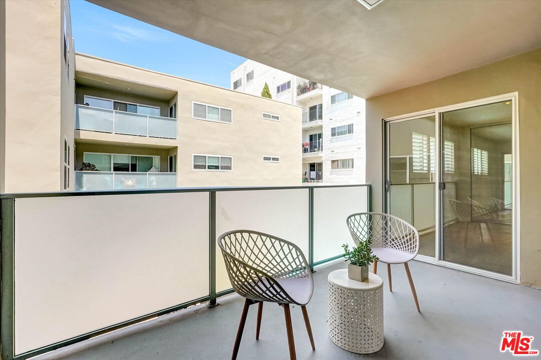 11657 Chenault St Unit: 202