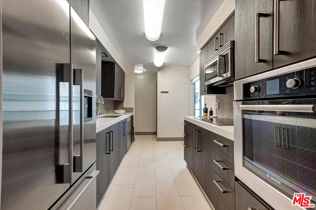 11657 Chenault St Unit: 202