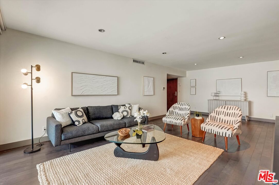 11657 Chenault St Unit: 202