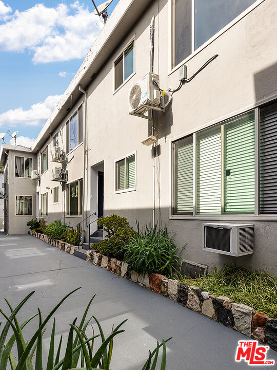 925 N Curson Ave Unit: 7