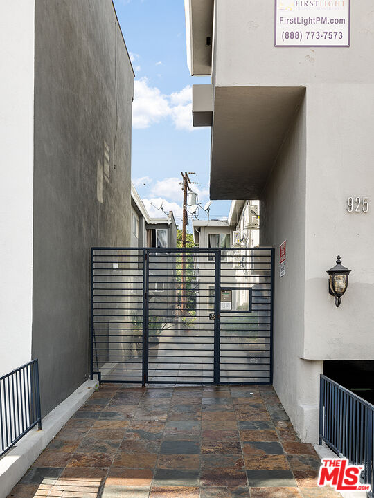 925 N Curson Ave Unit: 7