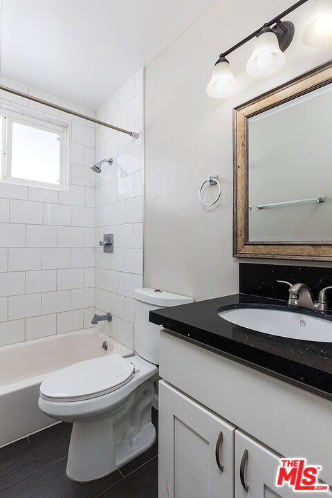 925 N Curson Ave Unit: 7