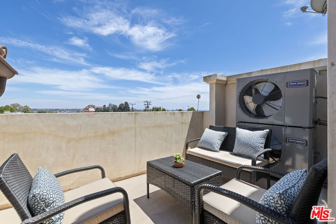 908 17th St Unit: 4