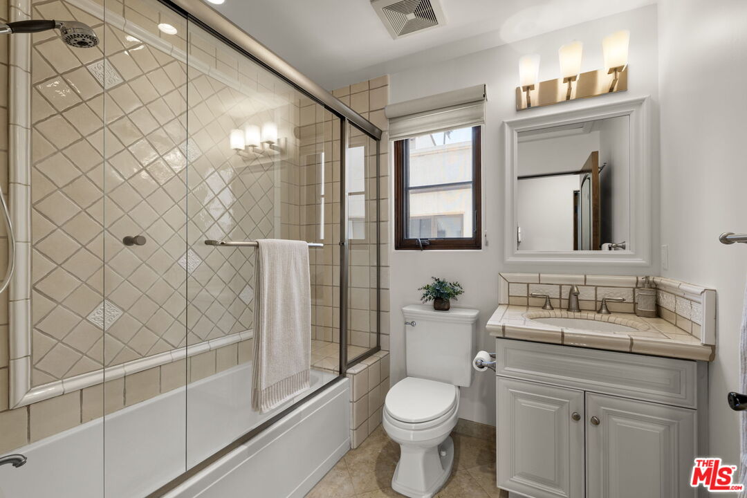 908 17th St Unit: 4