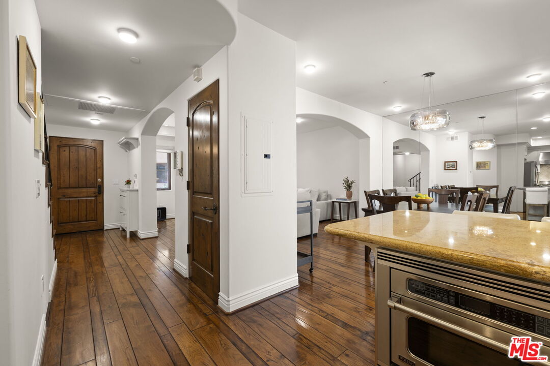908 17th St Unit: 4